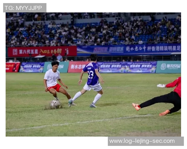 提升足球技巧的带球训练视频全攻略助你成为场上明星