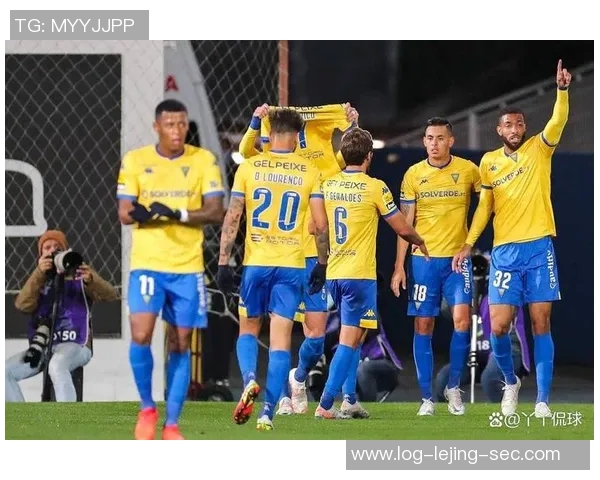 里尔与南特的足球对决：激情碰撞与战术较量的精彩瞬间